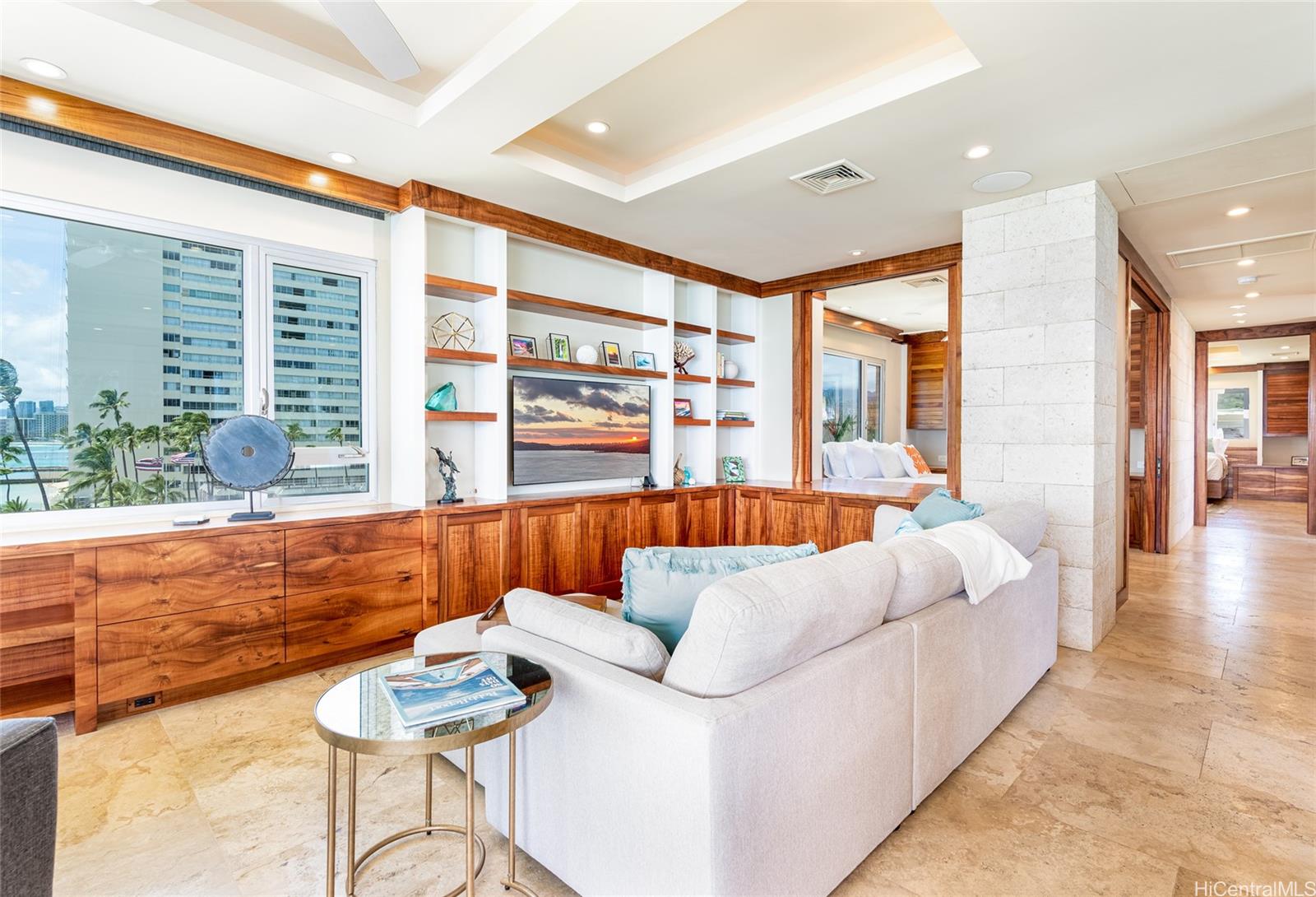 2937 Kalakaua Ave Honolulu - Rental - photo 7 of 22