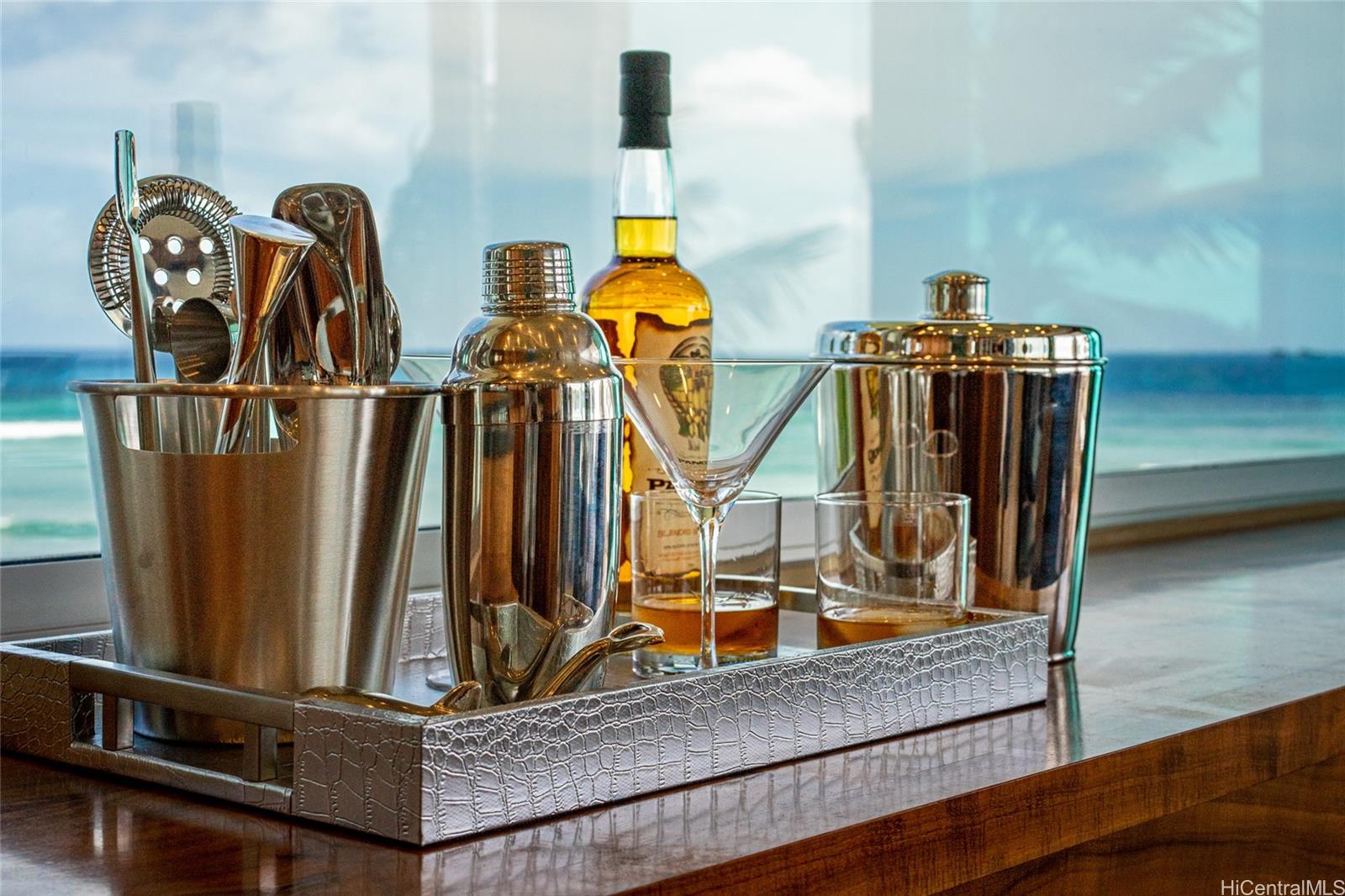 2937 Kalakaua Ave Honolulu - Rental - photo 8 of 22