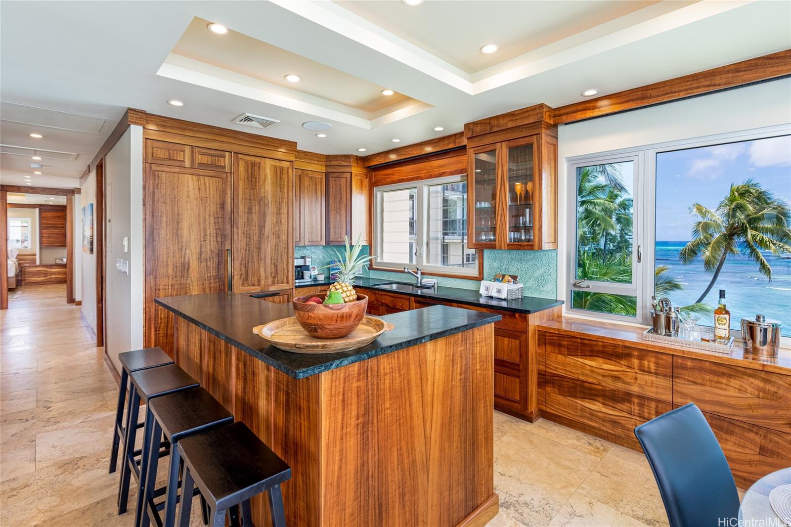 2937 Kalakaua Ave Honolulu - Rental - photo 9 of 22