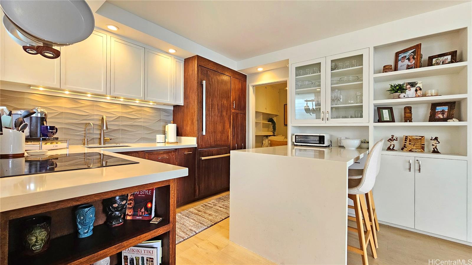 2943 Kalakaua Ave Honolulu - Rental - photo 4 of 10