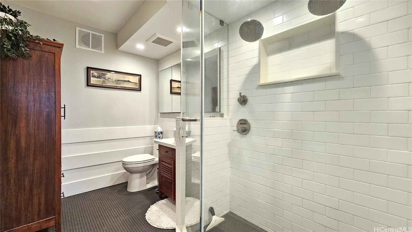 2943 Kalakaua Ave Honolulu - Rental - photo 10 of 10