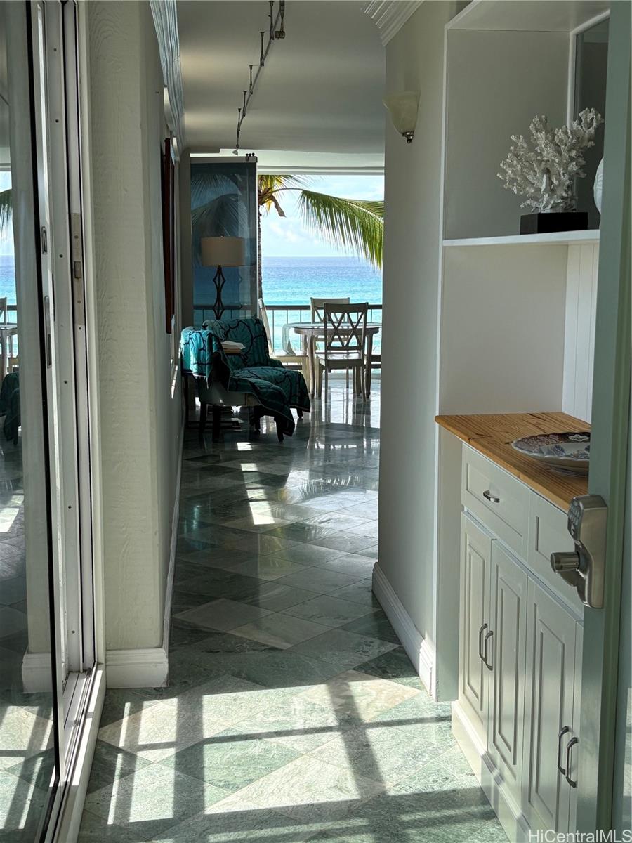 2943 Kalakaua Ave Honolulu - Rental - photo 2 of 23