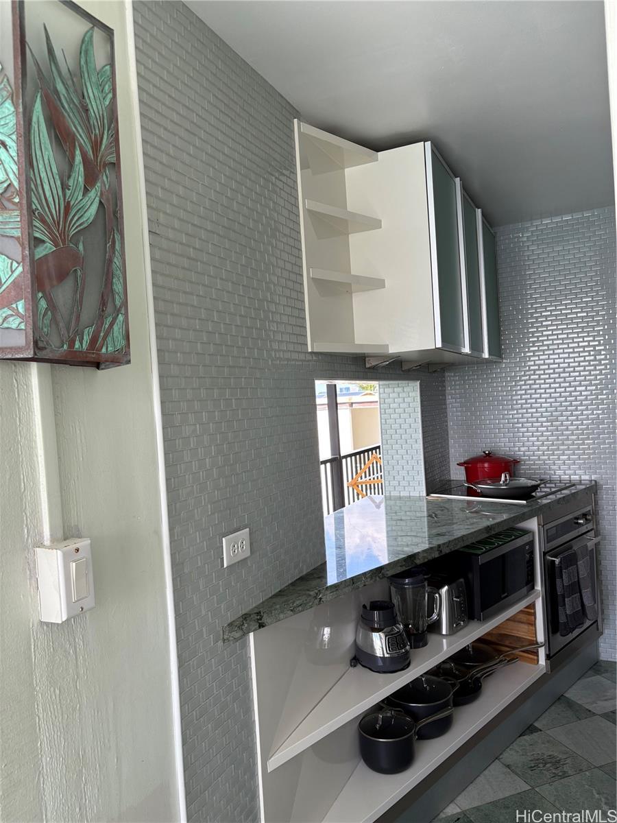 2943 Kalakaua Ave Honolulu - Rental - photo 12 of 23