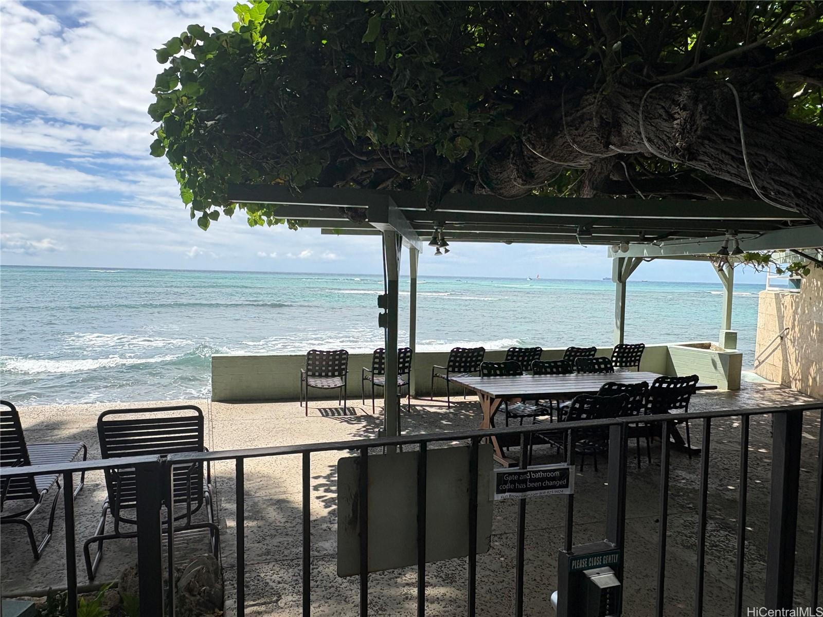 2943 Kalakaua Ave Honolulu - Rental - photo 19 of 23