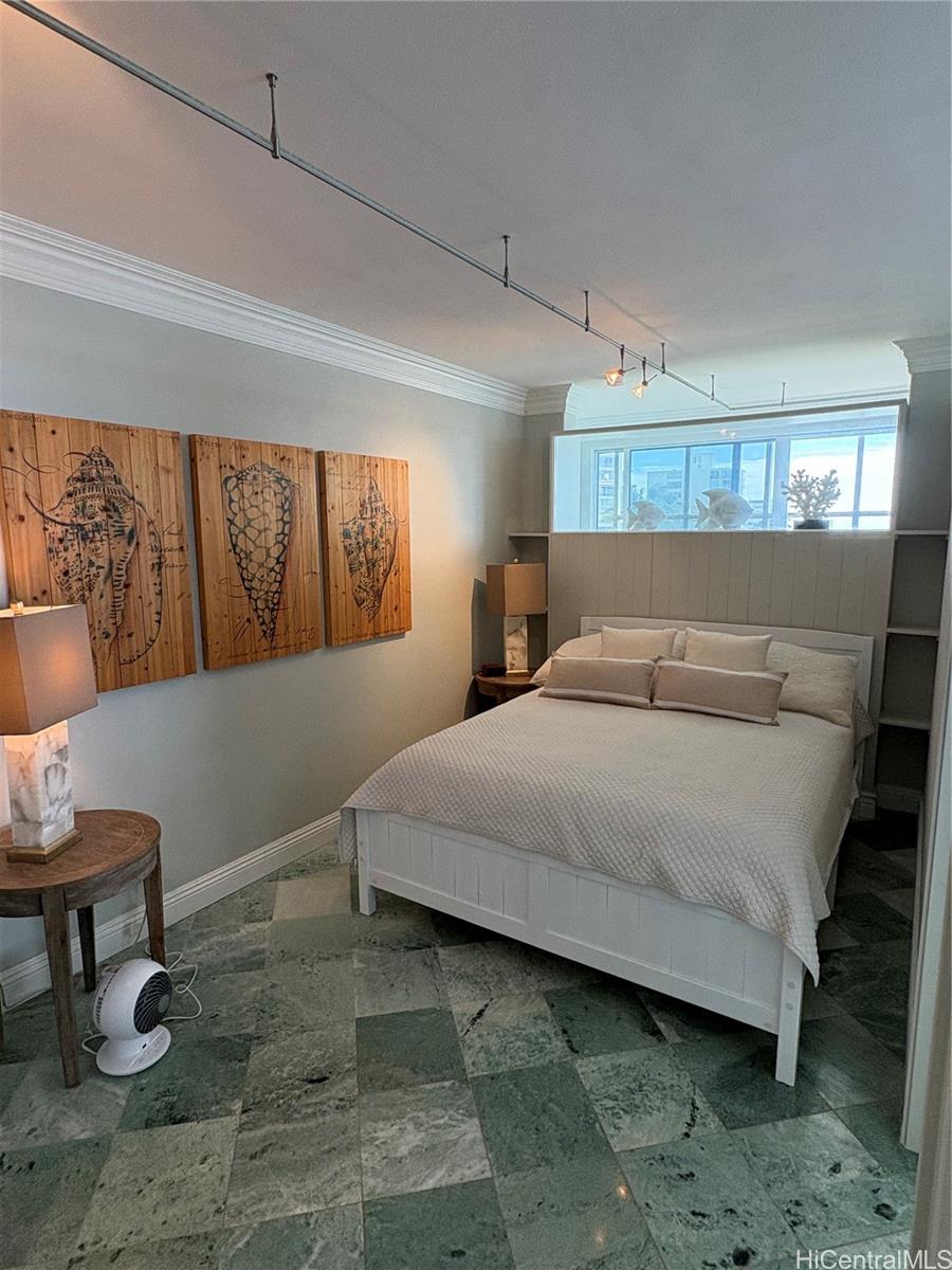 2943 Kalakaua Ave Honolulu - Rental - photo 6 of 23