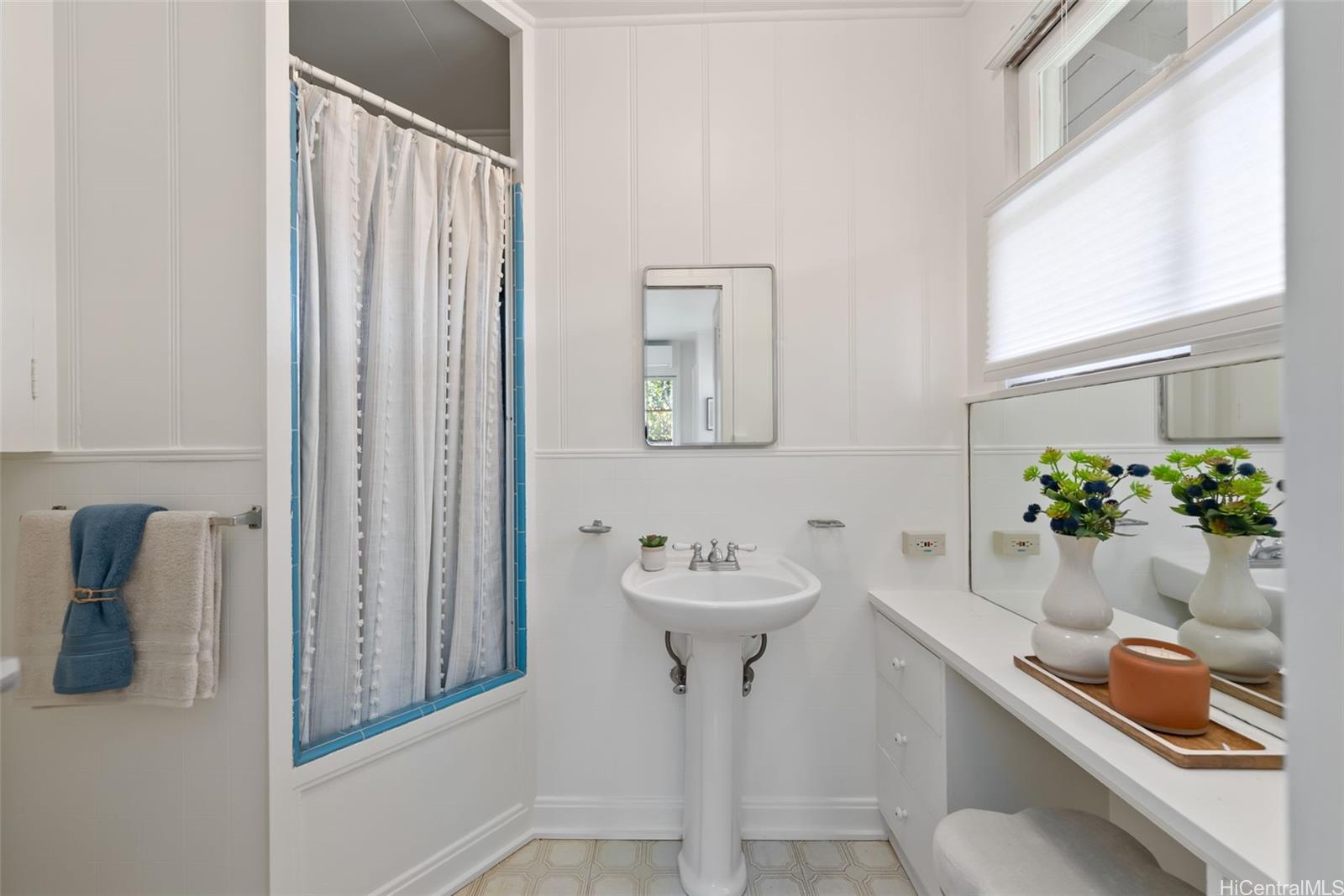 2947  Manoa Road Manoa Area, Honolulu home - photo 10 of 22