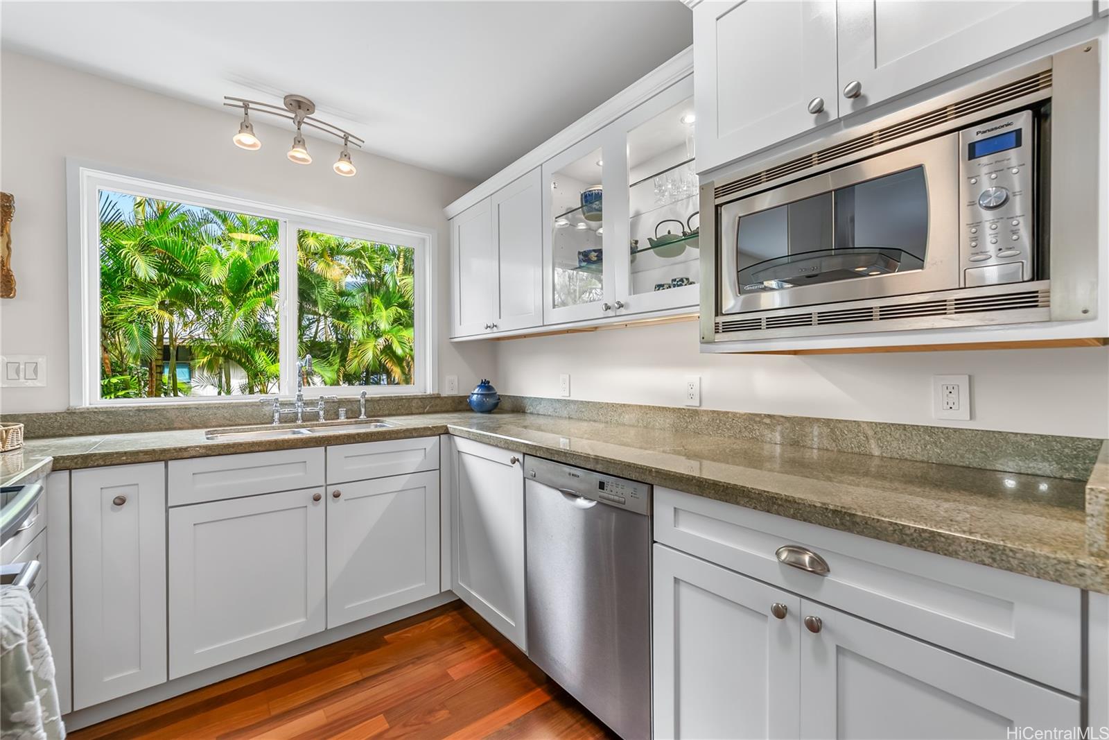 Kaloaluiki Streamside condo # A, Honolulu, Hawaii - photo 8 of 19