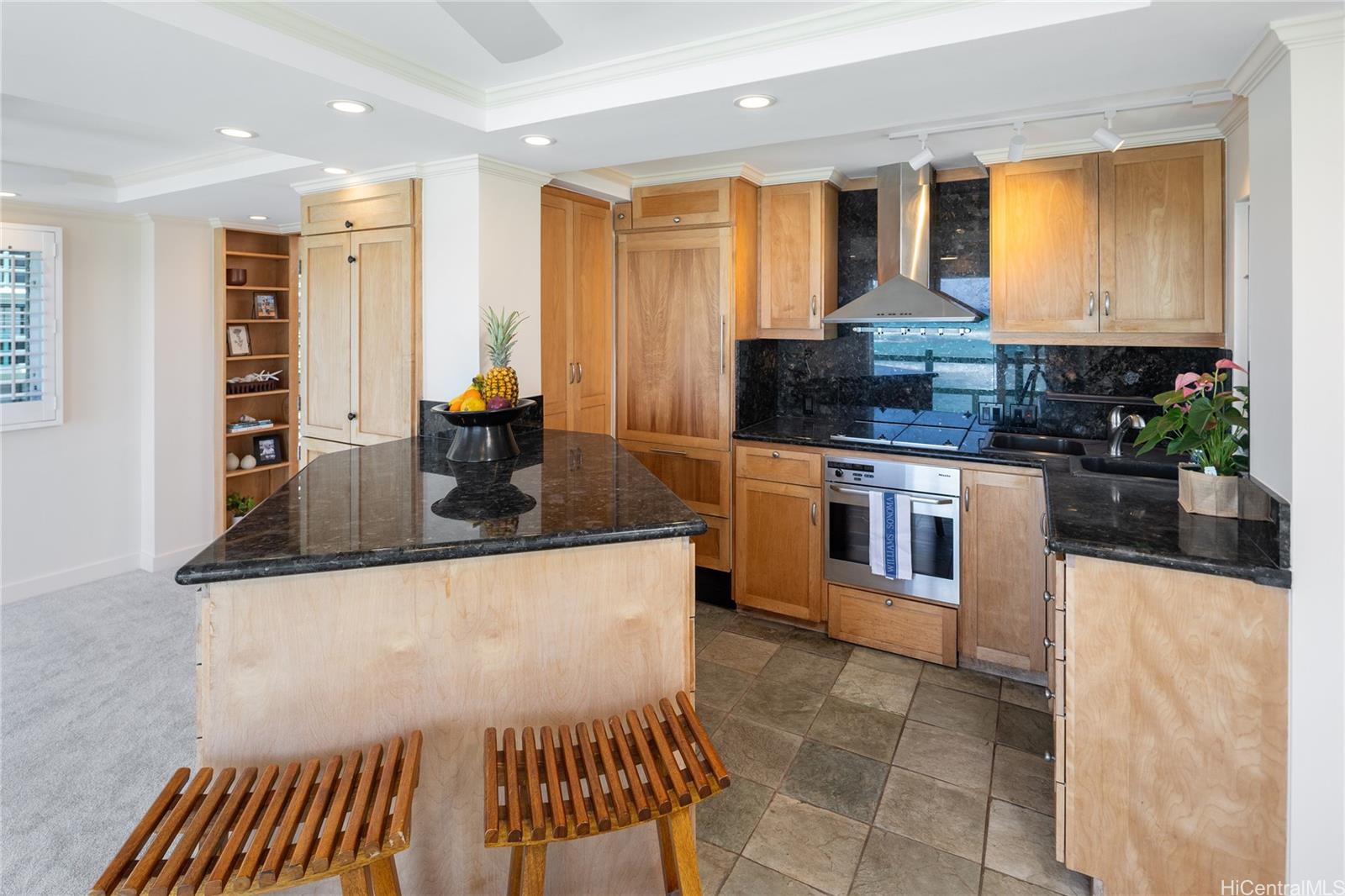 Diamond Head Ambassador C condo # 418, Honolulu, Hawaii - photo 5 of 25