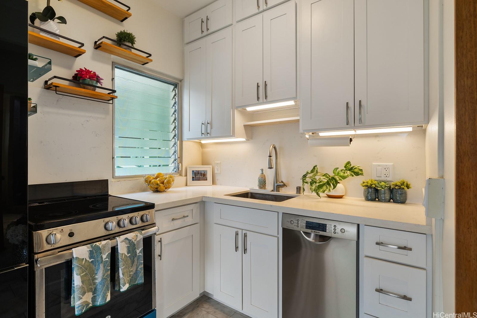 Diamond Head Ambassador A condo # 501, Honolulu, Hawaii - photo 6 of 21