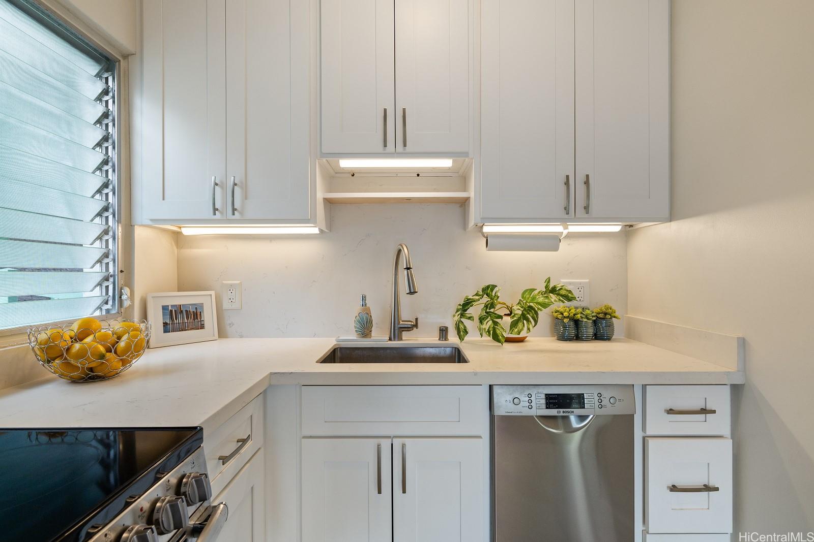 Diamond Head Ambassador A condo # 501, Honolulu, Hawaii - photo 7 of 21