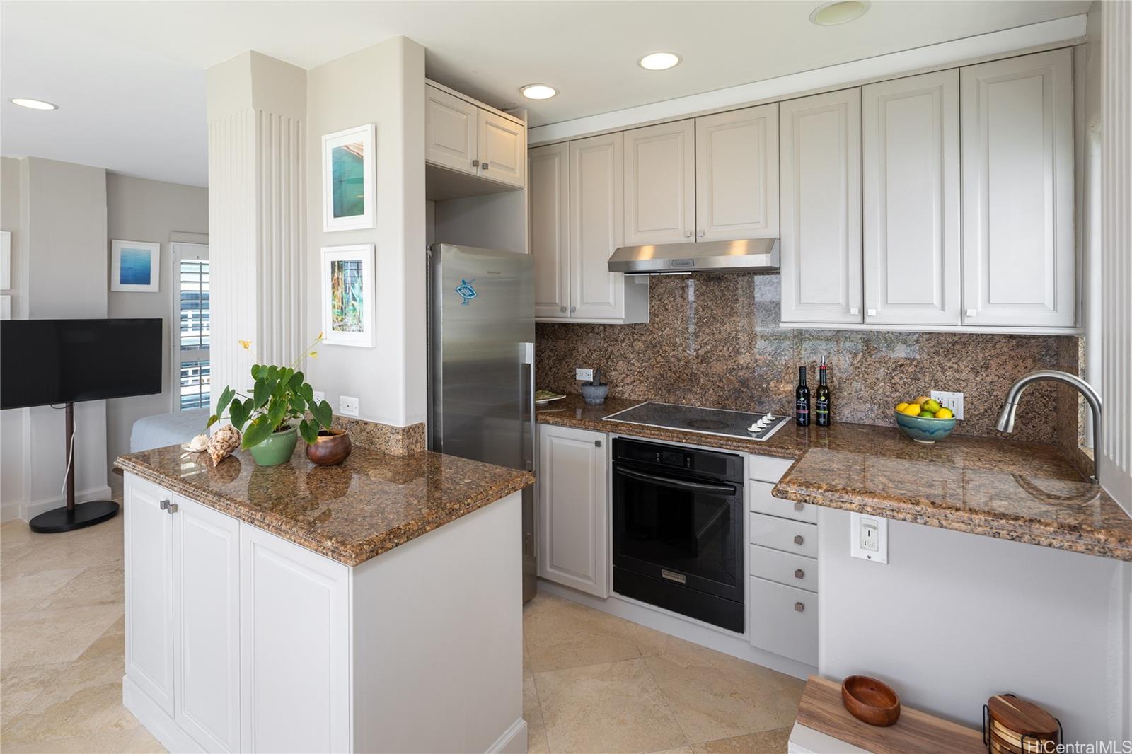 Diamond Head Ambassador A condo # 518, Honolulu, Hawaii - photo 9 of 24