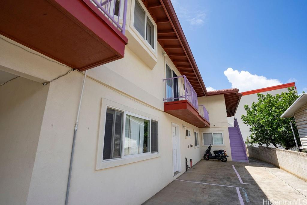 2969  Kamakini Street University, Honolulu home - photo 3 of 25