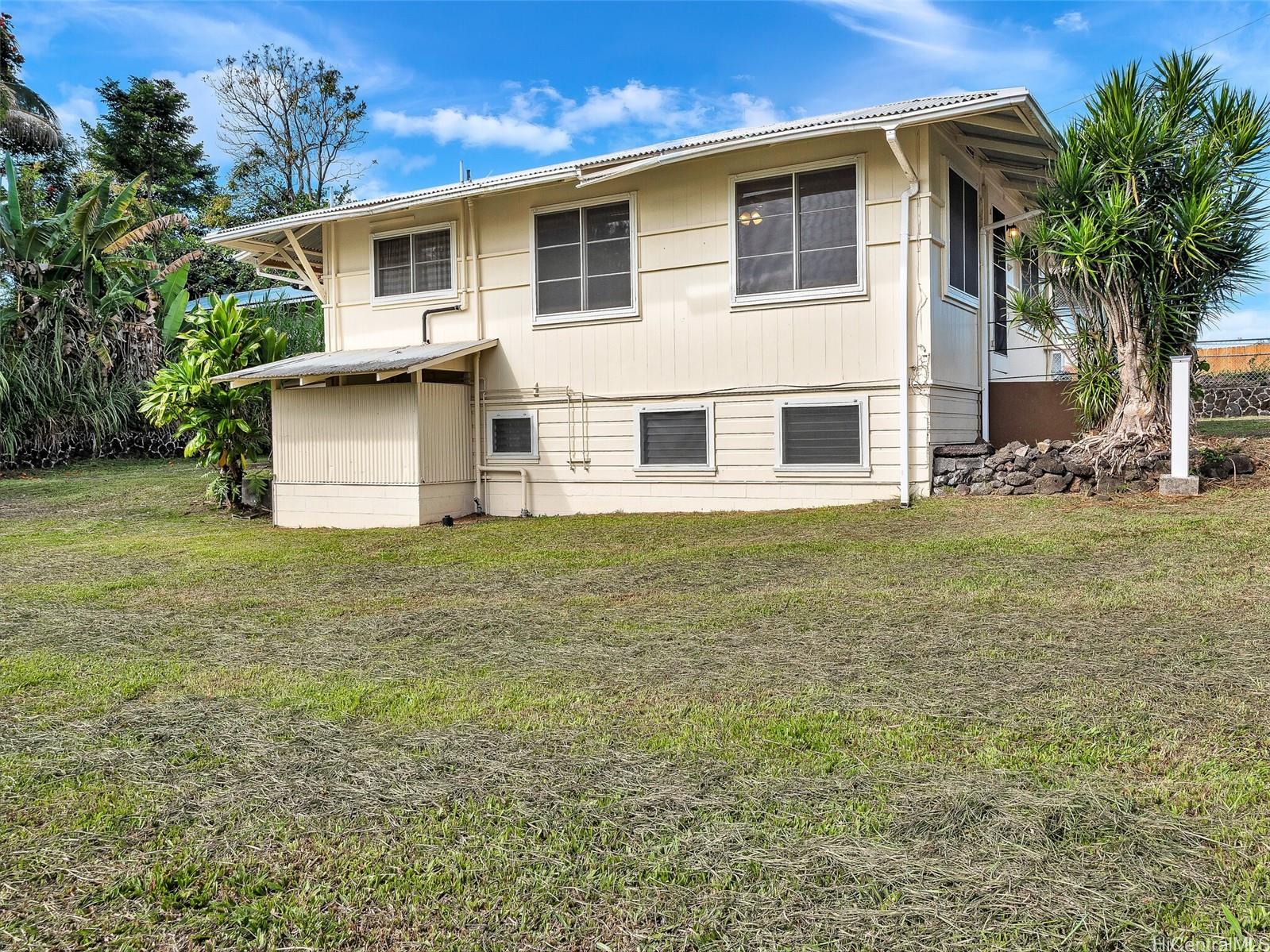 297  Puainako Street Pohakulani Est, South Hilo home - photo 4 of 20