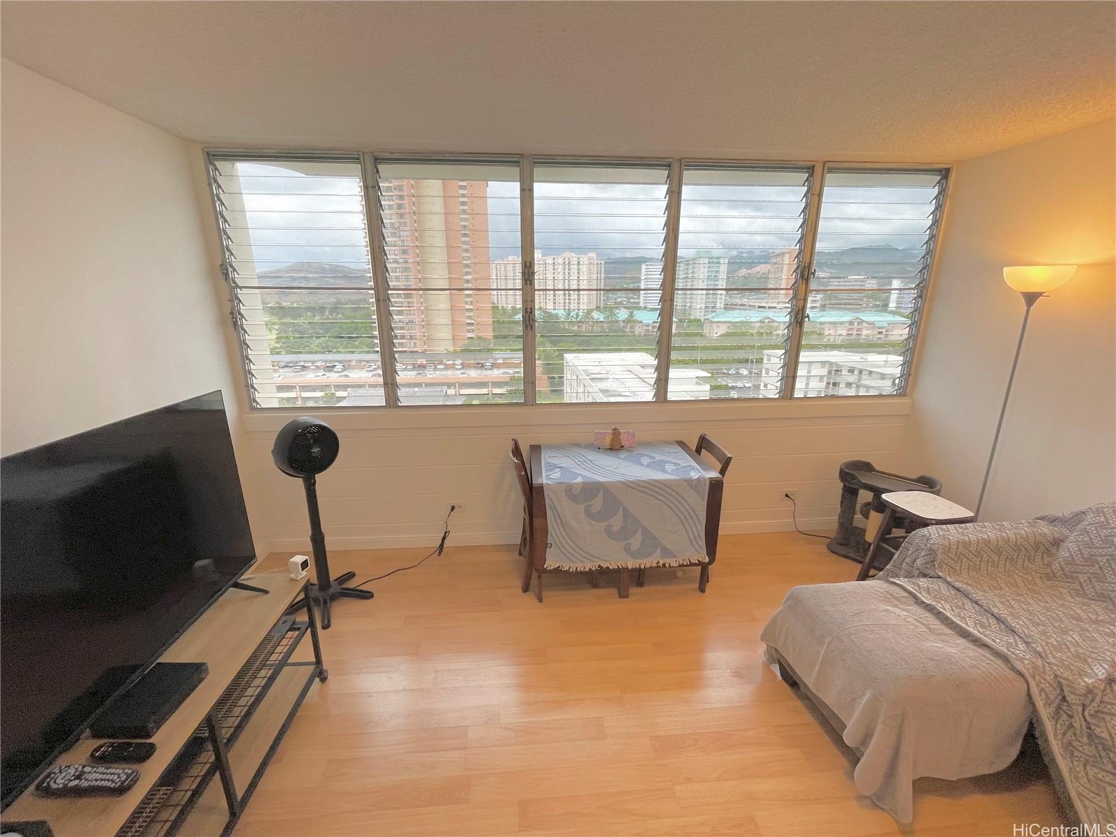 Salt Lake Manor condo # 705, Honolulu, Hawaii - photo 2 of 25