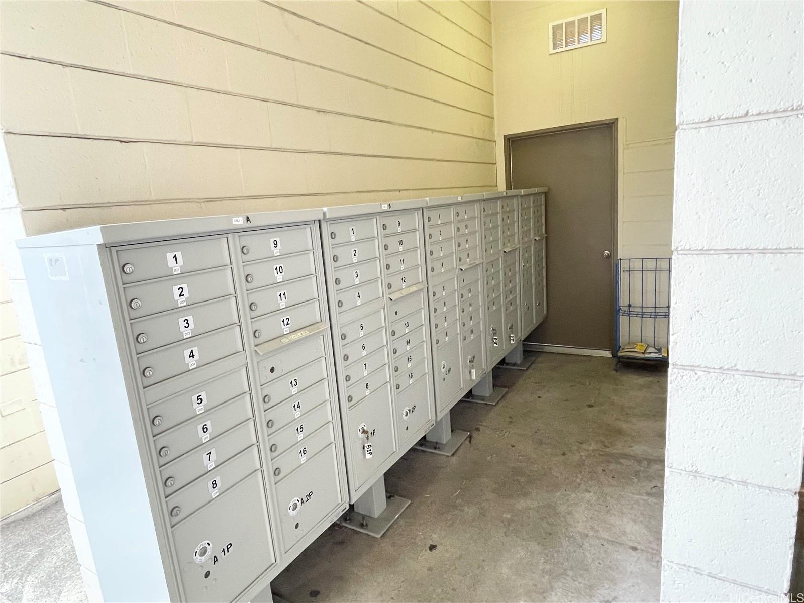 Salt Lake Manor condo # 705, Honolulu, Hawaii - photo 19 of 25