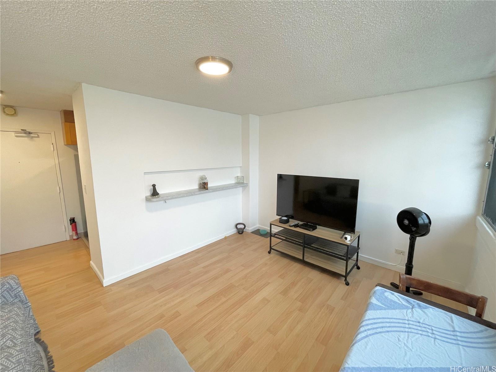 Salt Lake Manor condo # 705, Honolulu, Hawaii - photo 3 of 25