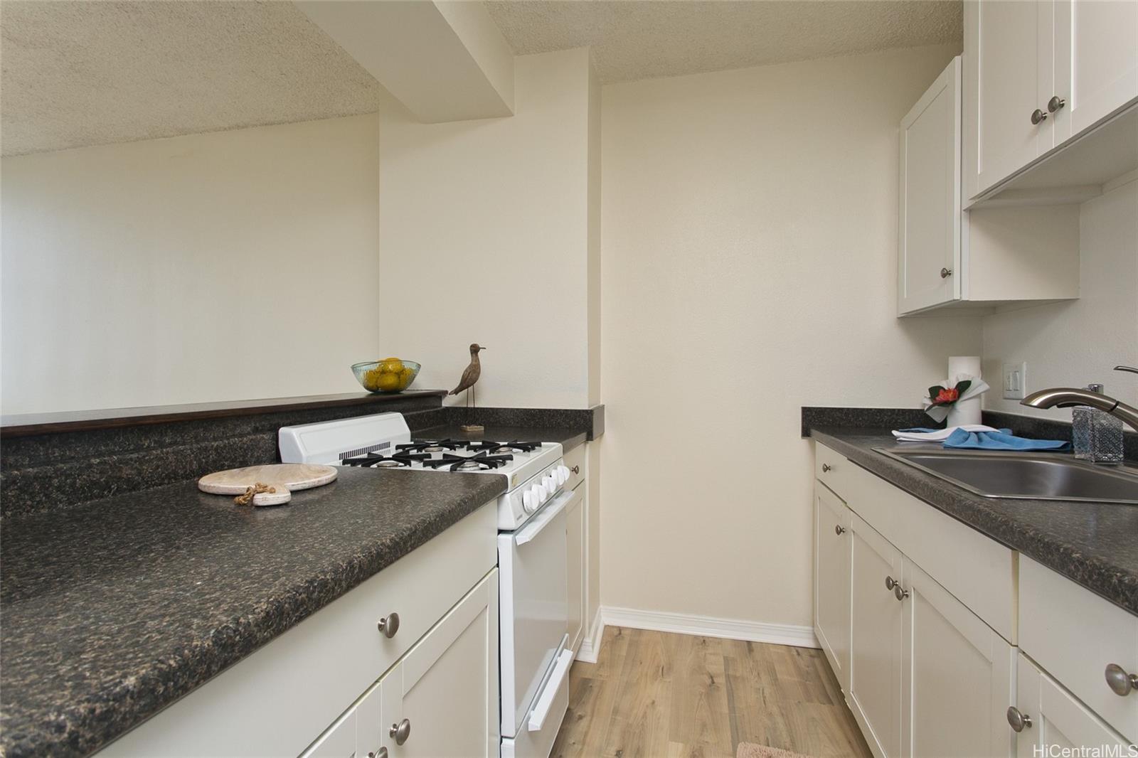 Salt Lake Manor condo # 709, Honolulu, Hawaii - photo 5 of 11