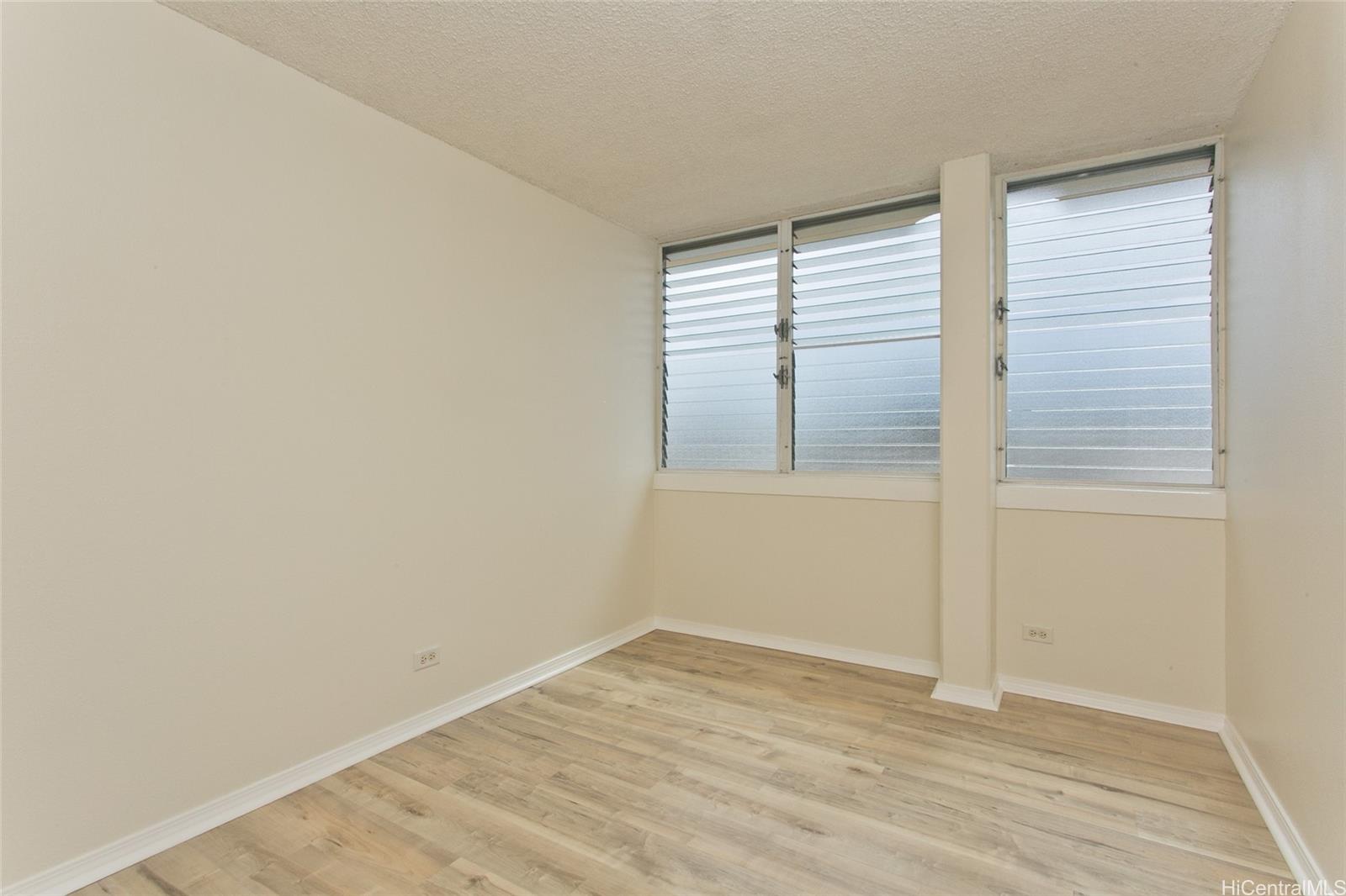 Salt Lake Manor condo # 709, Honolulu, Hawaii - photo 6 of 11