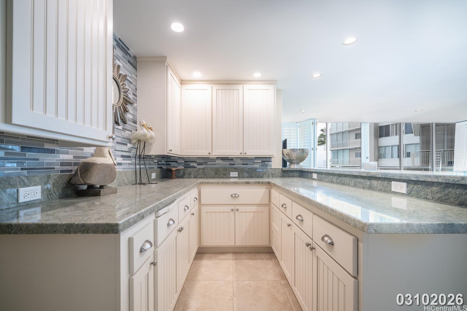 2979 Kalakaua Ave Honolulu - Rental - photo 6 of 25