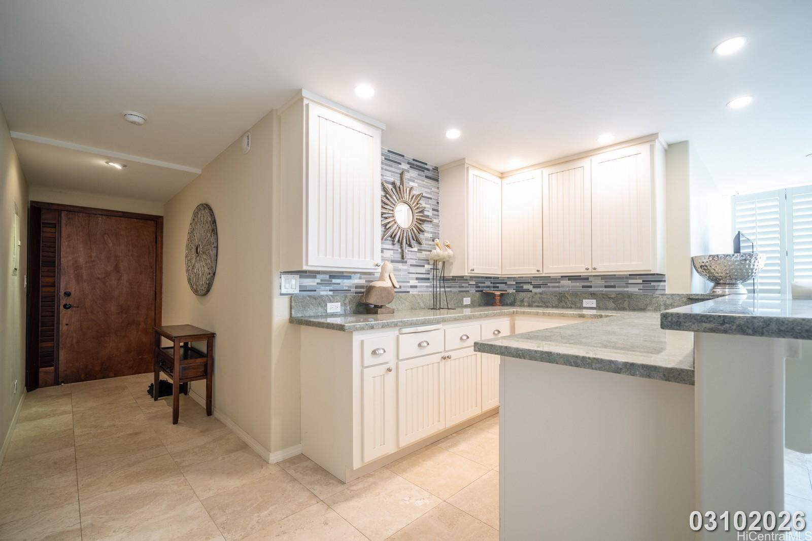 2979 Kalakaua Ave Honolulu - Rental - photo 7 of 25