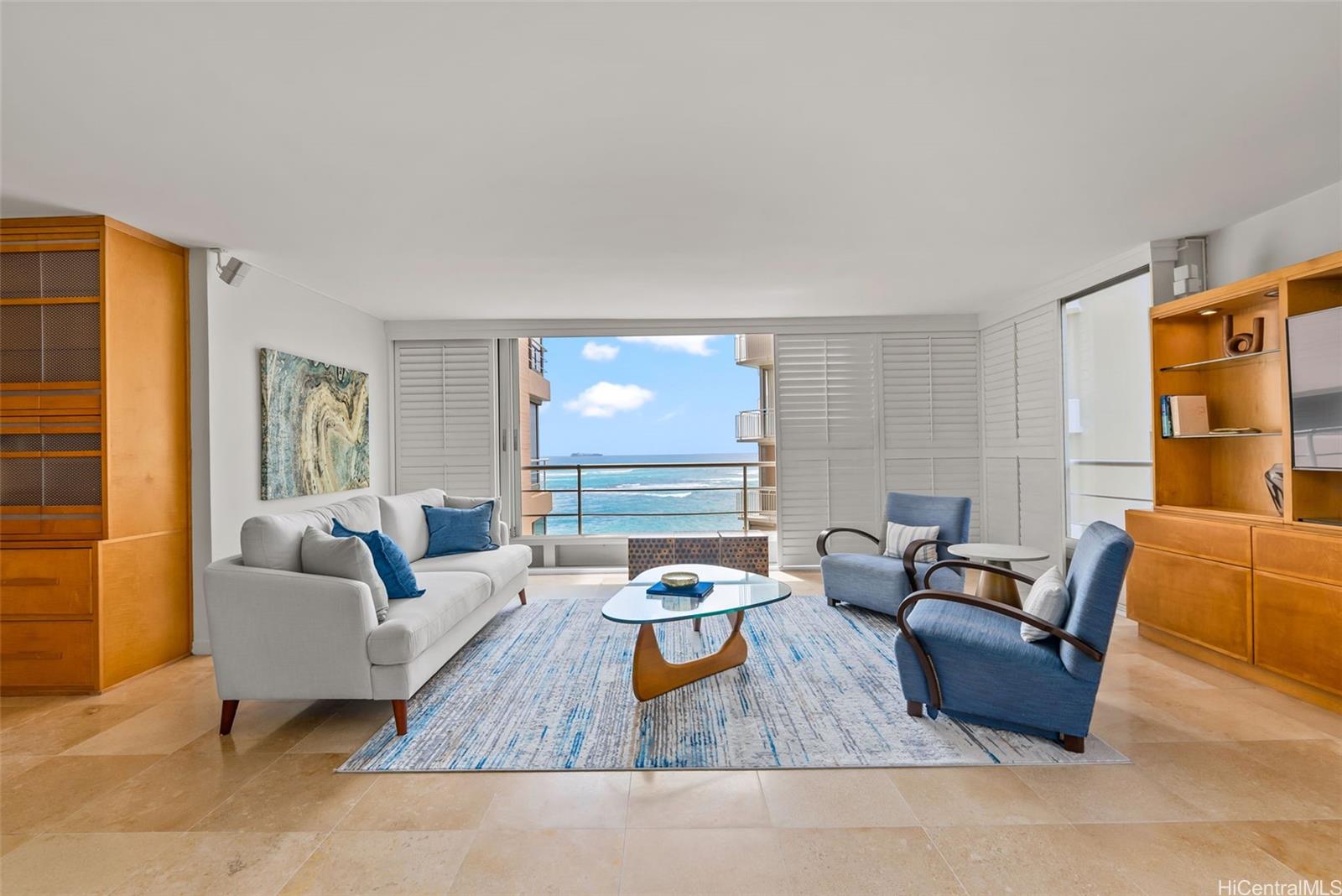 2979 Kalakaua Ave Honolulu - Rental - photo 4 of 22