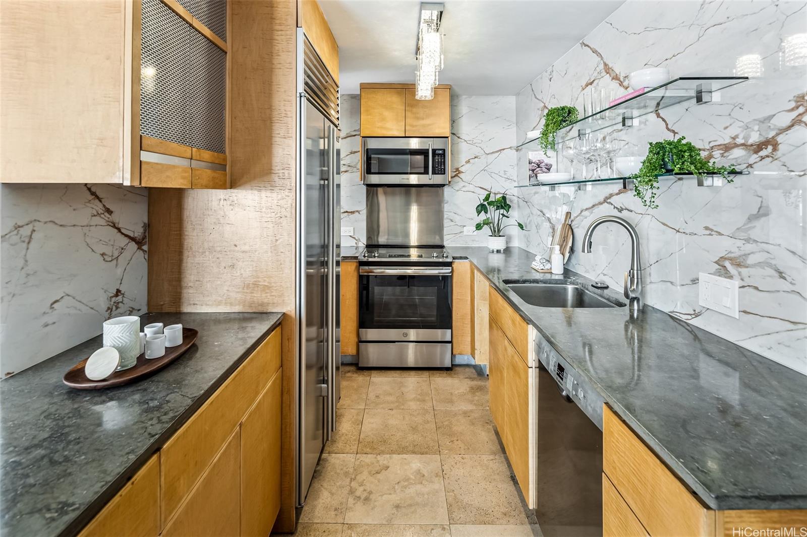 2979 Kalakaua Ave Honolulu - Rental - photo 7 of 22