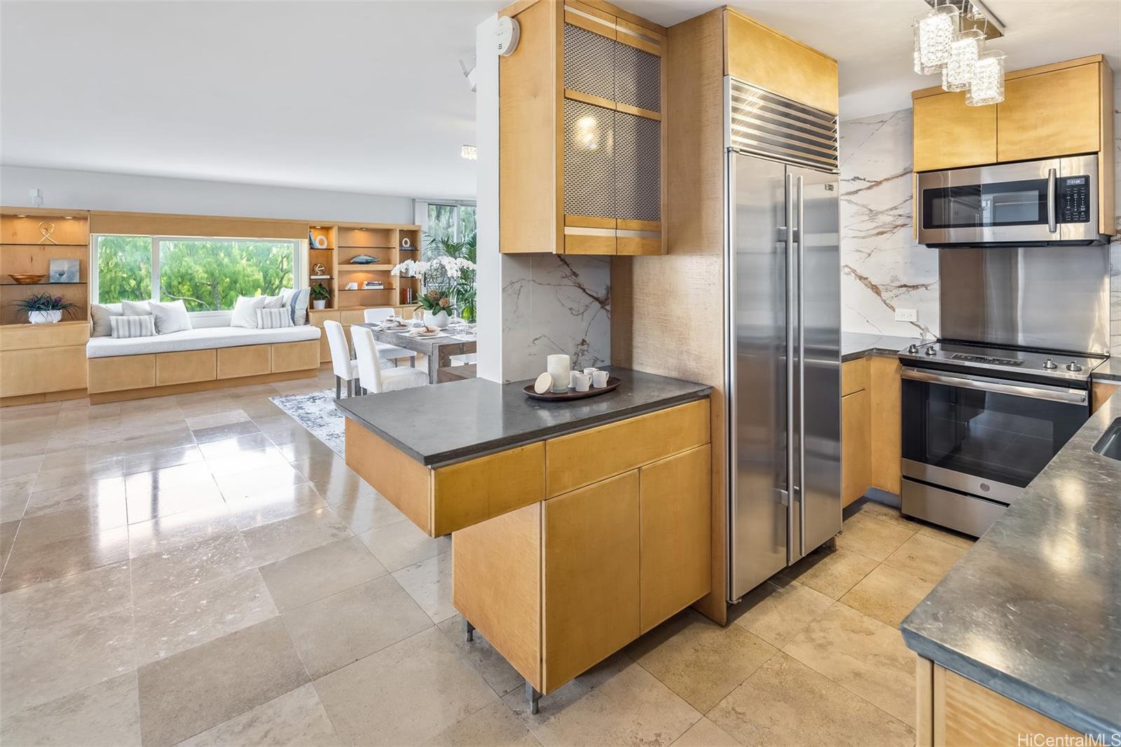 2979 Kalakaua Ave Honolulu - Rental - photo 8 of 22