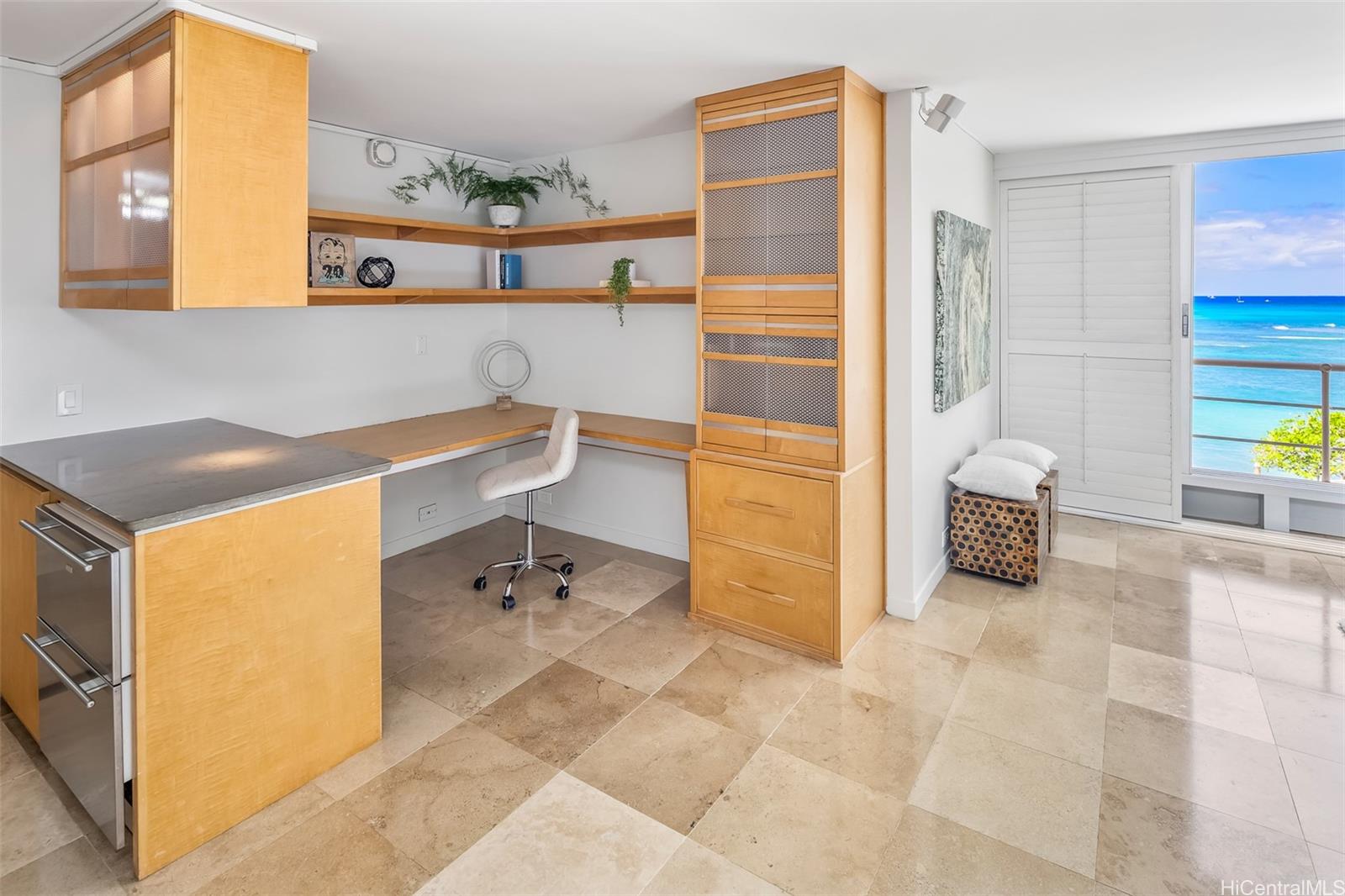 2979 Kalakaua Ave Honolulu - Rental - photo 9 of 22