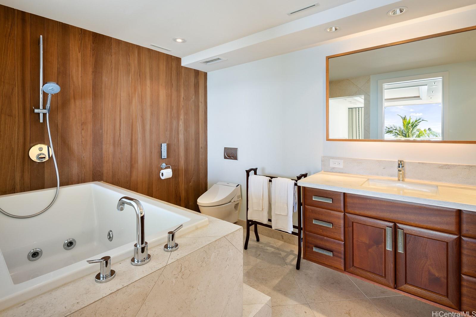 Coral Strand Ltd condo # 601, Honolulu, Hawaii - photo 11 of 17