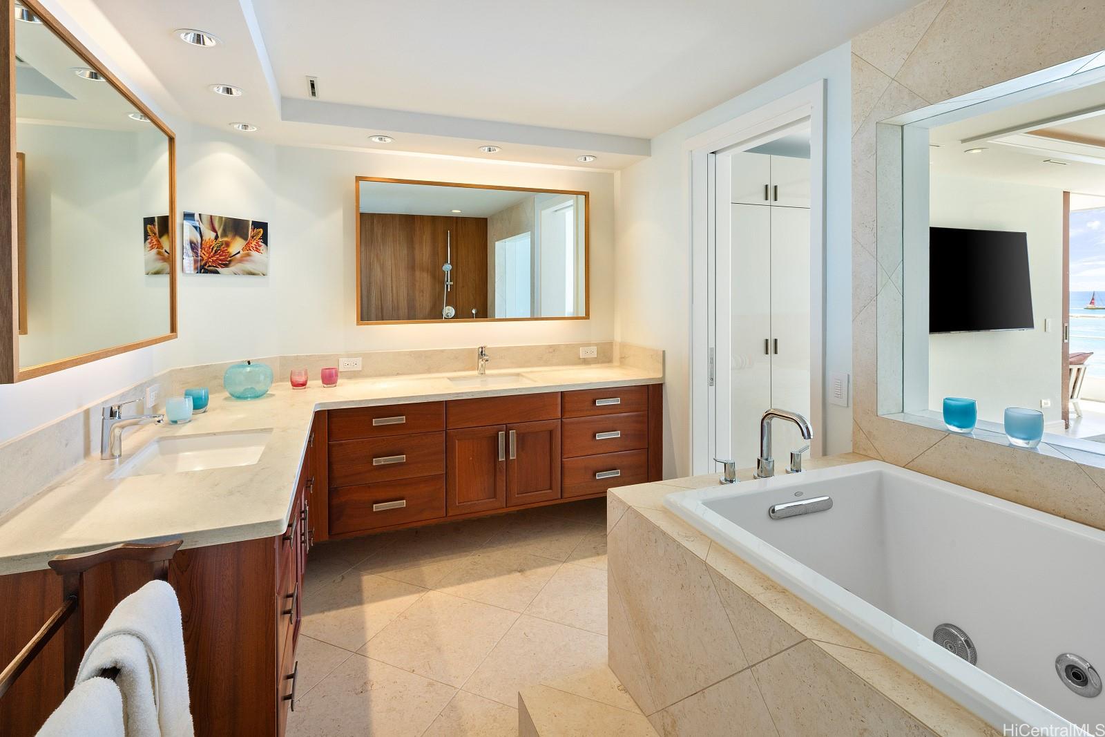 Coral Strand Ltd condo # 601, Honolulu, Hawaii - photo 12 of 17