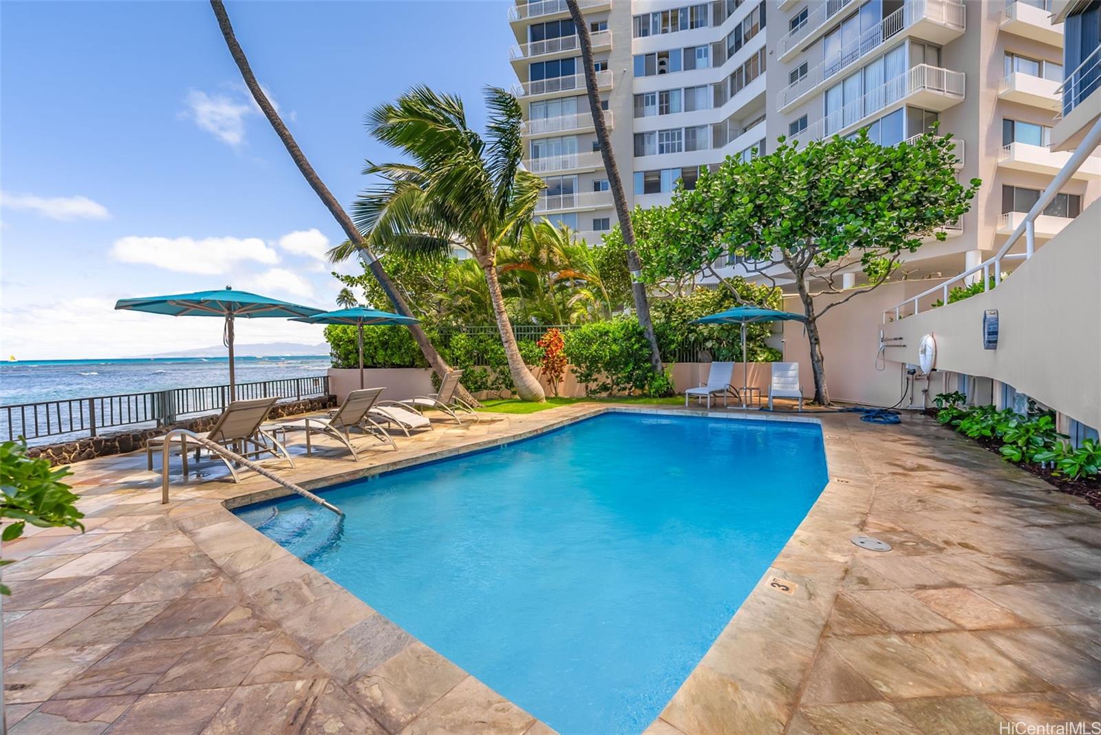 2979 Kalakaua Ave Honolulu - Rental - photo 15 of 17