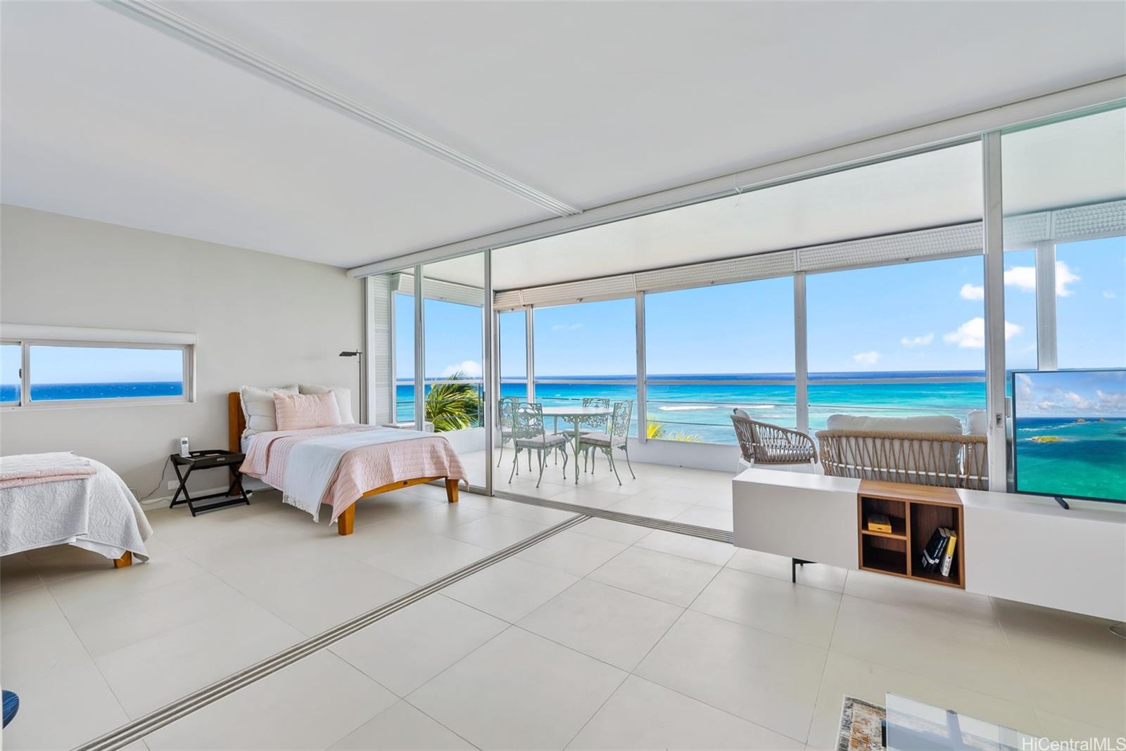 2979 Kalakaua Ave Honolulu - Rental - photo 10 of 17