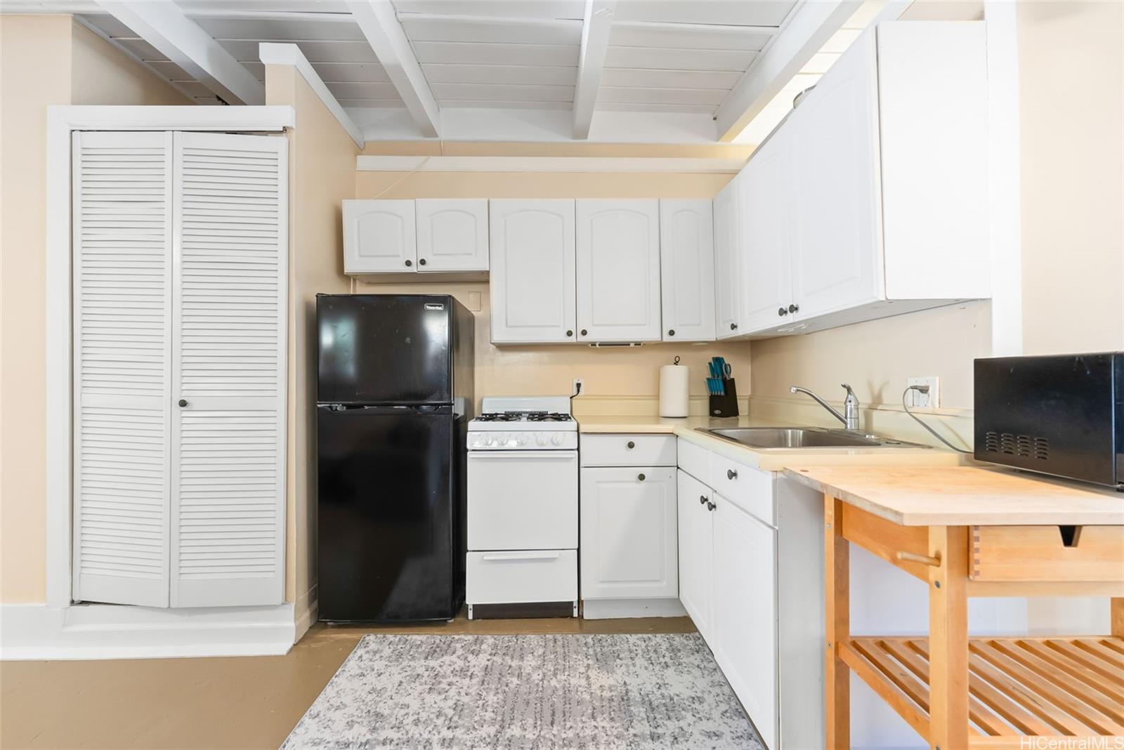 298  Moomuku Pl Kuliouou, Diamond Head home - photo 17 of 25