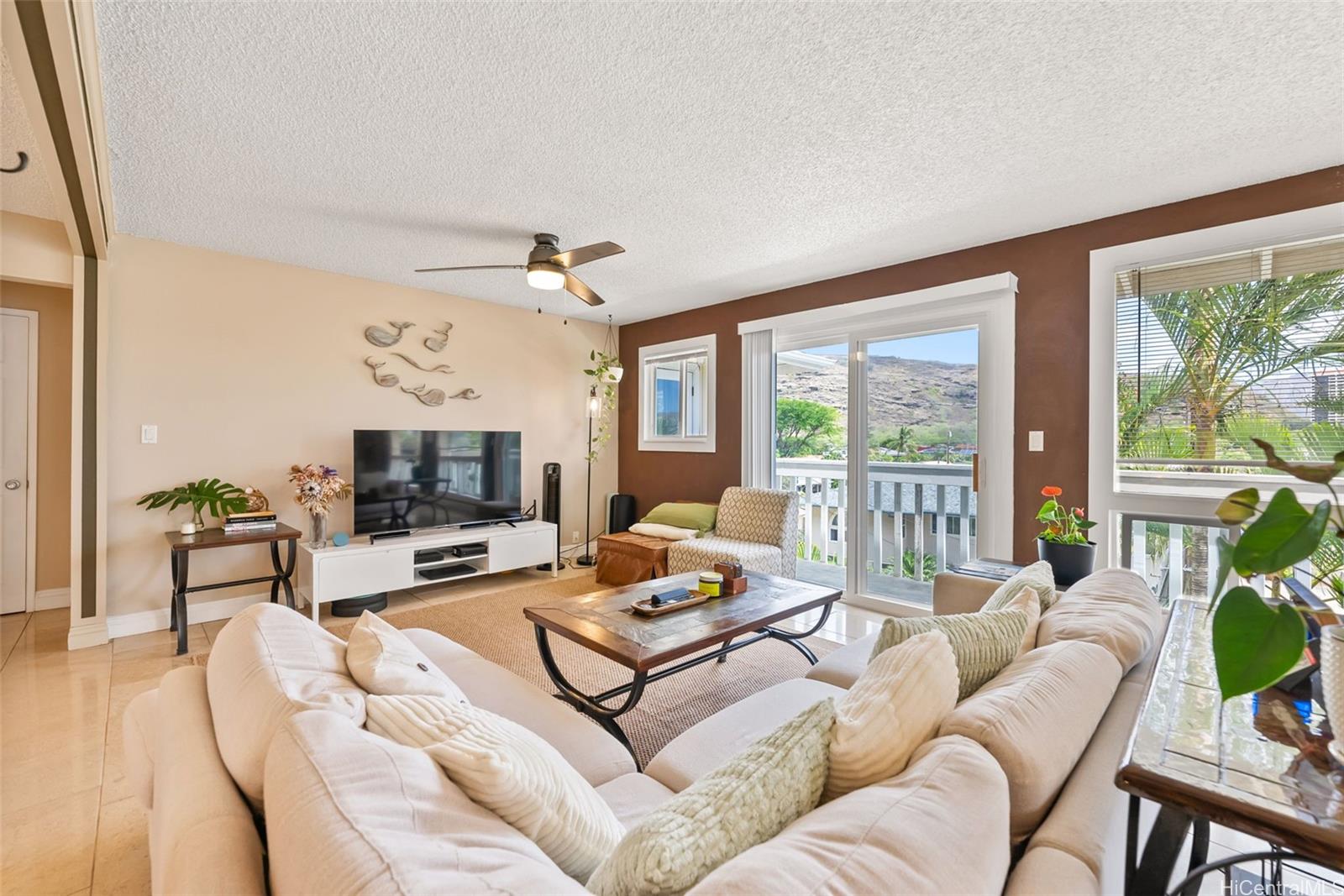 298  Moomuku Pl Kuliouou, Diamond Head home - photo 5 of 25