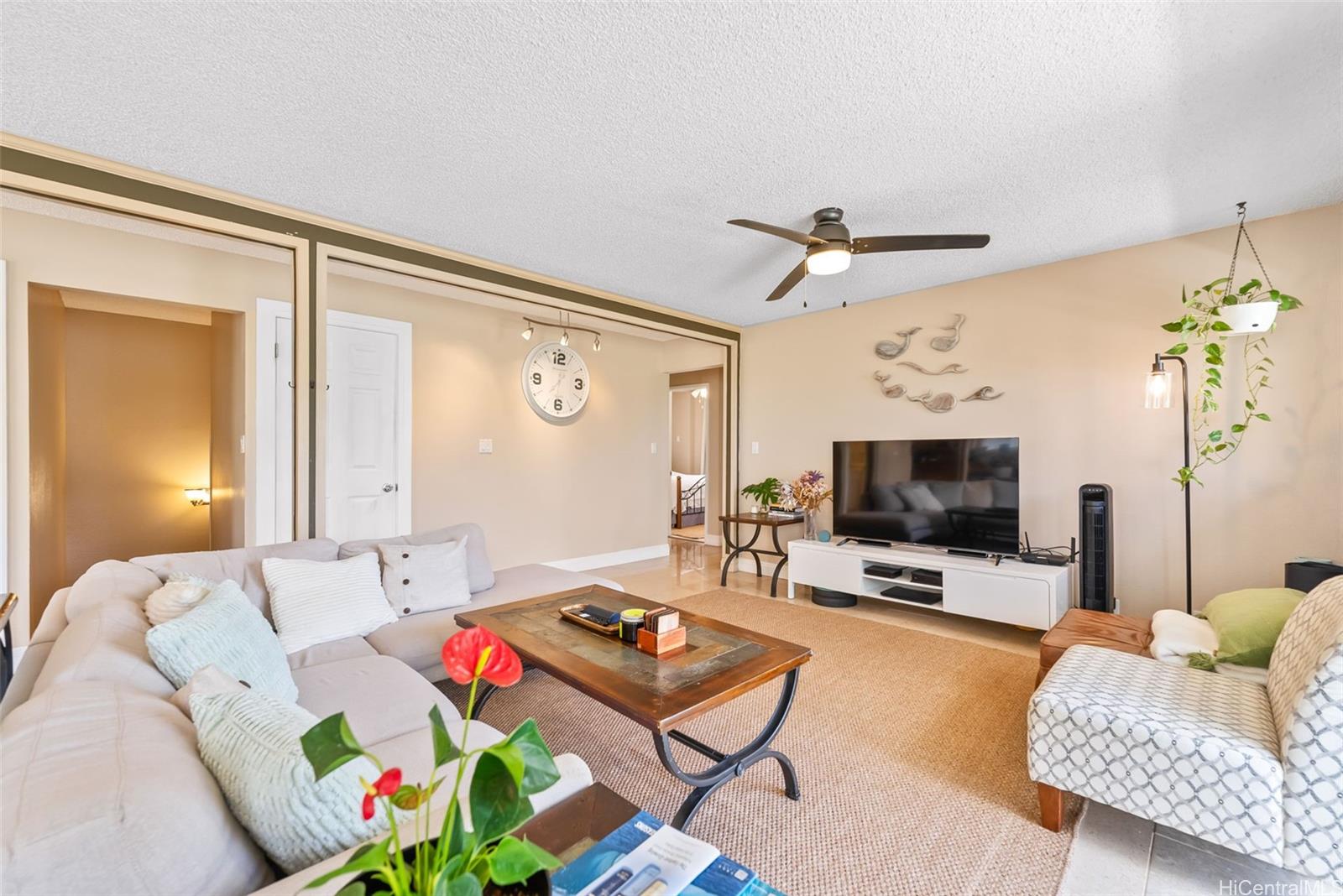 298  Moomuku Pl Kuliouou, Diamond Head home - photo 6 of 25