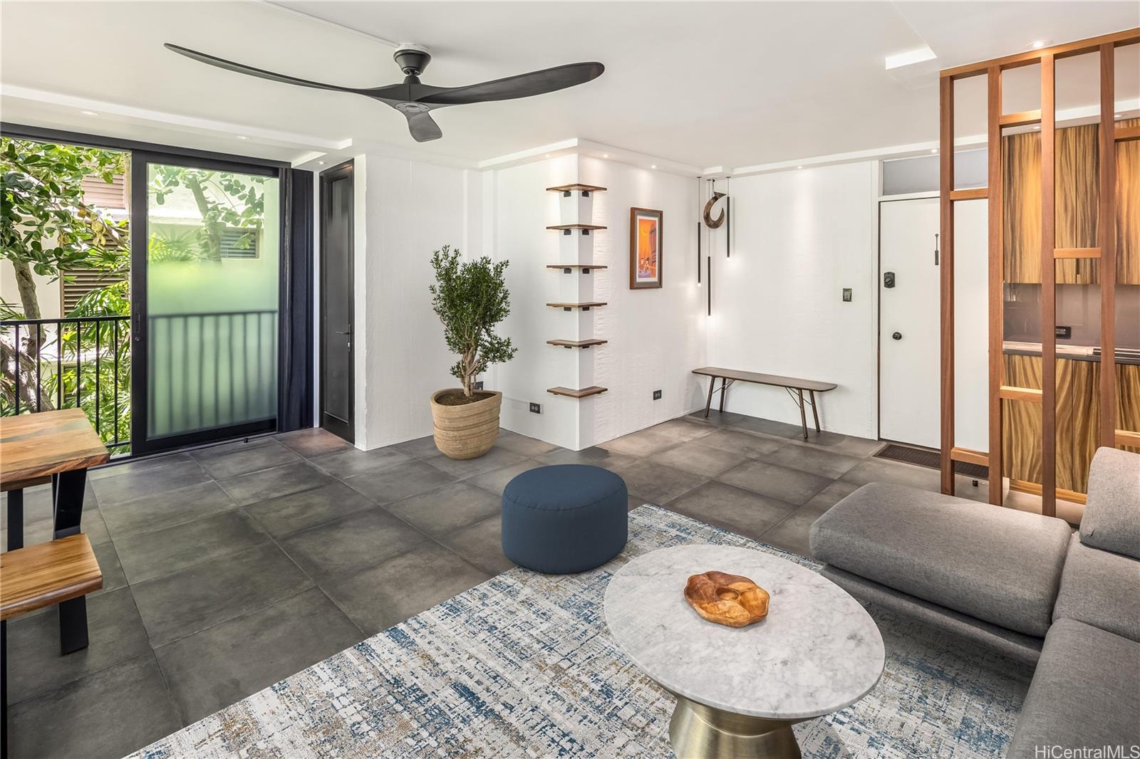 2987 Kalakaua condo # 201, Honolulu, Hawaii - photo 2 of 16