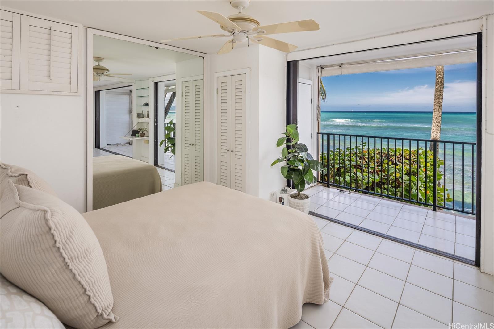 2987 Kalakaua condo # 205, Honolulu, Hawaii - photo 2 of 22