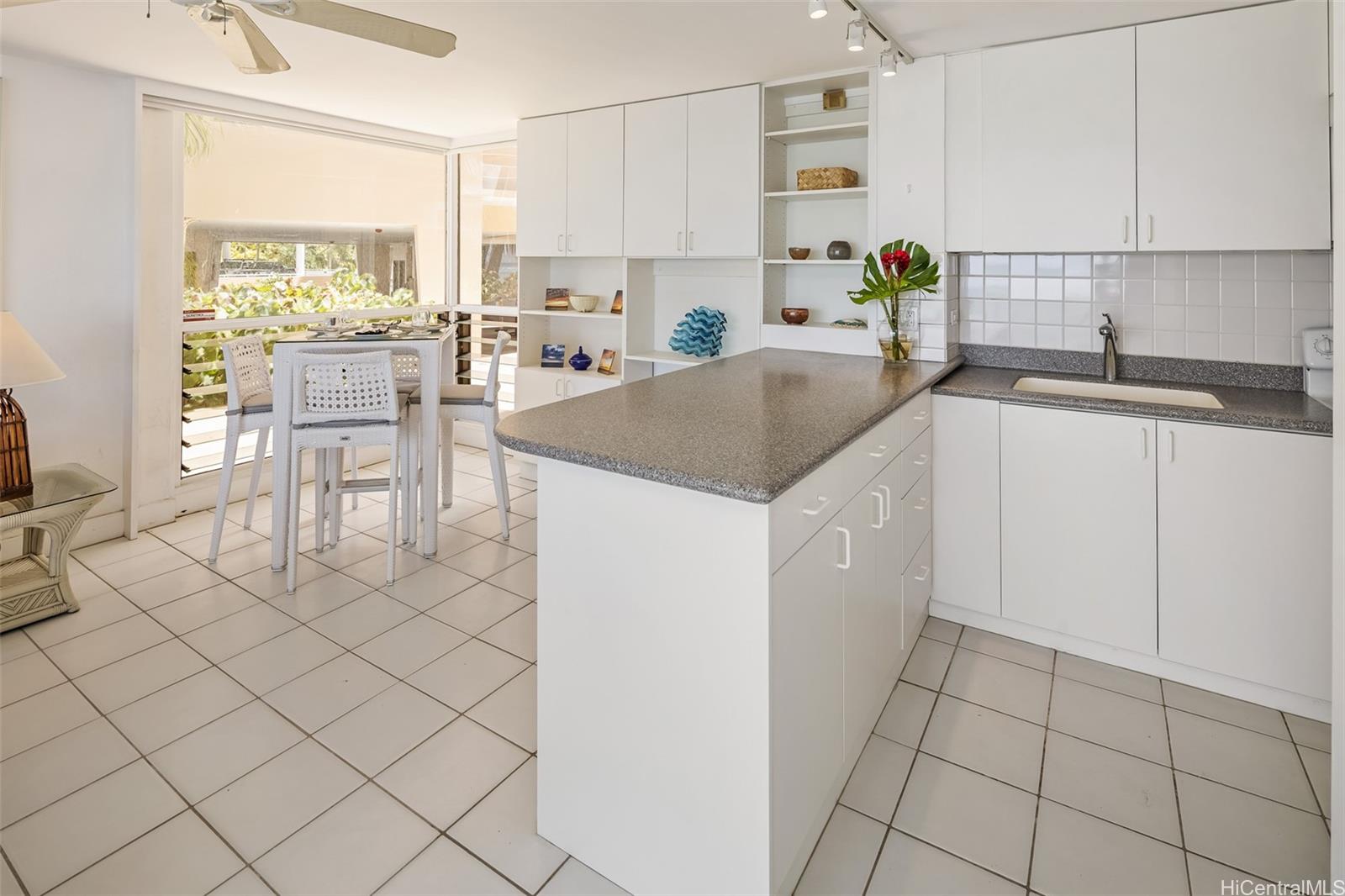 2987 Kalakaua condo # 205, Honolulu, Hawaii - photo 12 of 22