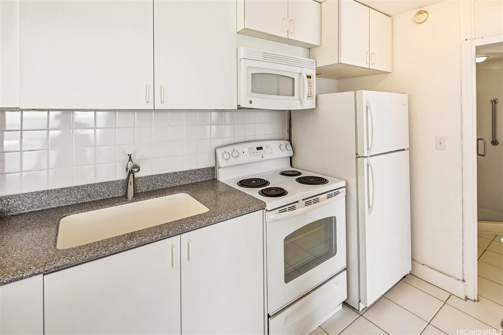 2987 Kalakaua condo # 205, Honolulu, Hawaii - photo 13 of 22