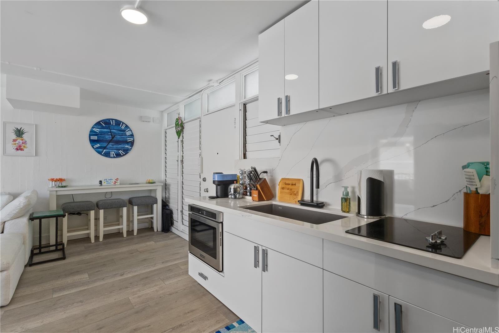 2987 Kalakaua condo # 304, Honolulu, Hawaii - photo 6 of 18