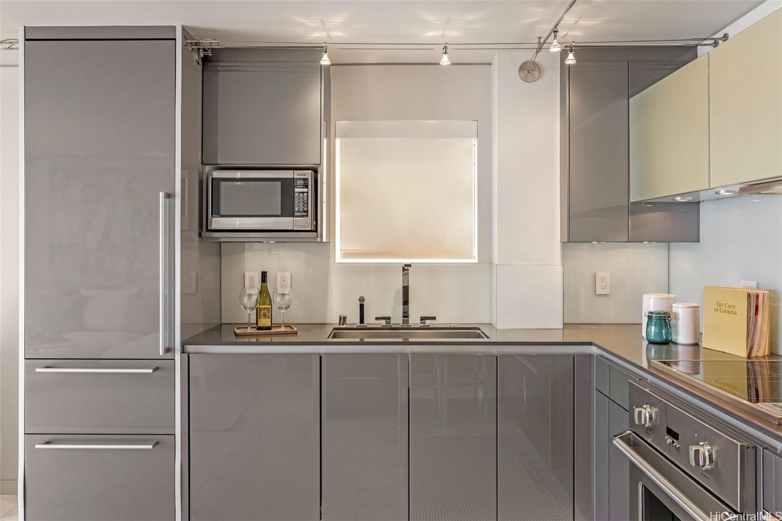 Tahitienne Inc condo # 704, Honolulu, Hawaii - photo 11 of 25