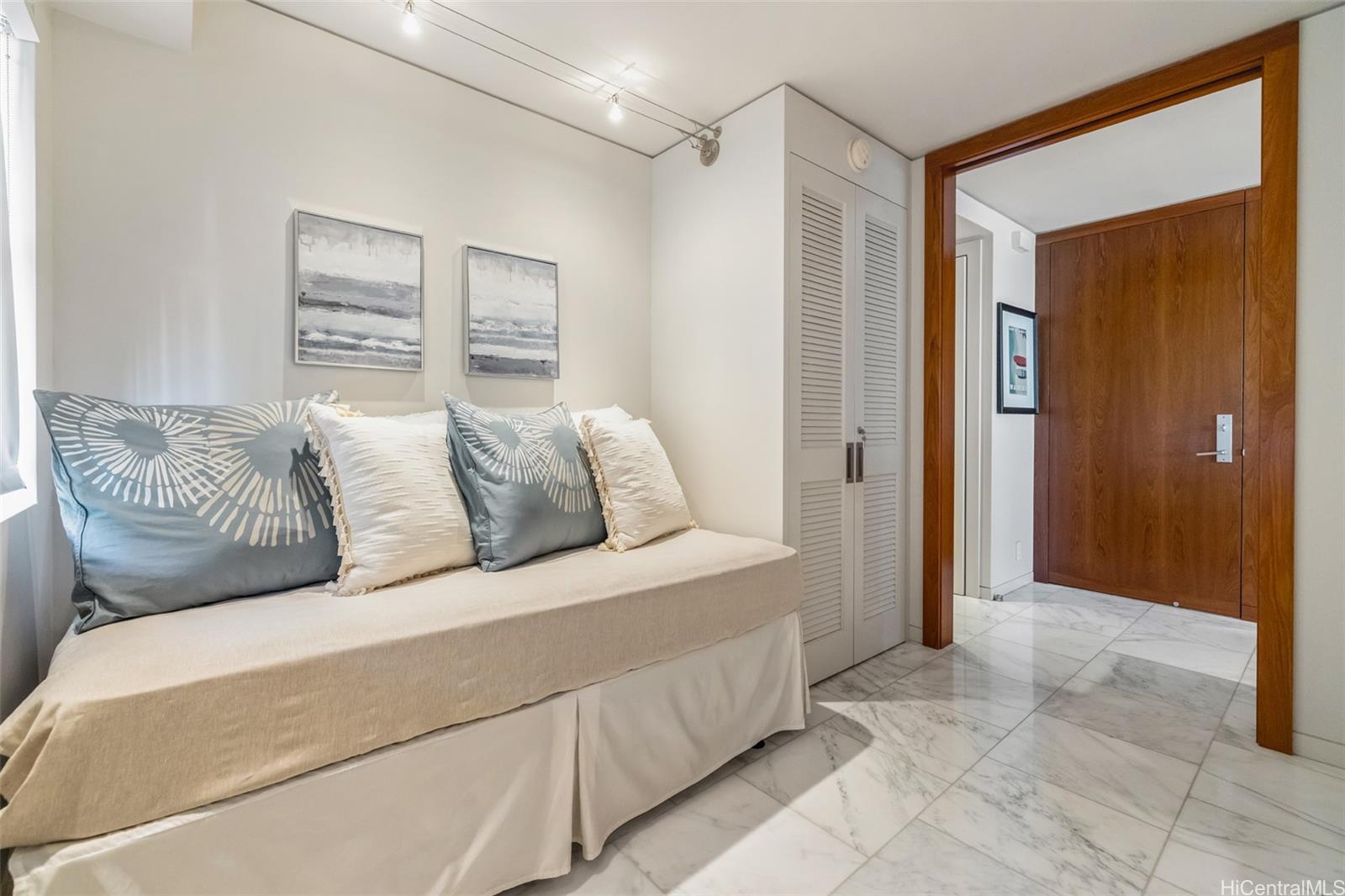 Tahitienne Inc condo # 704, Honolulu, Hawaii - photo 20 of 25