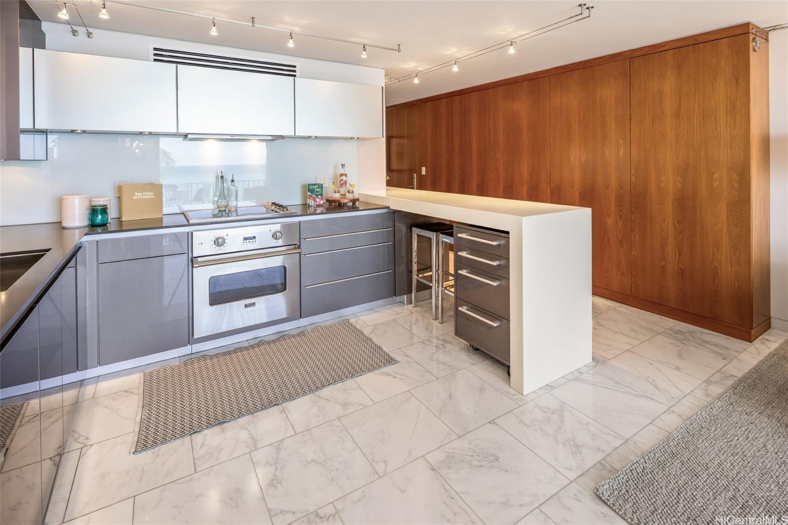 Tahitienne Inc condo # 704, Honolulu, Hawaii - photo 8 of 25