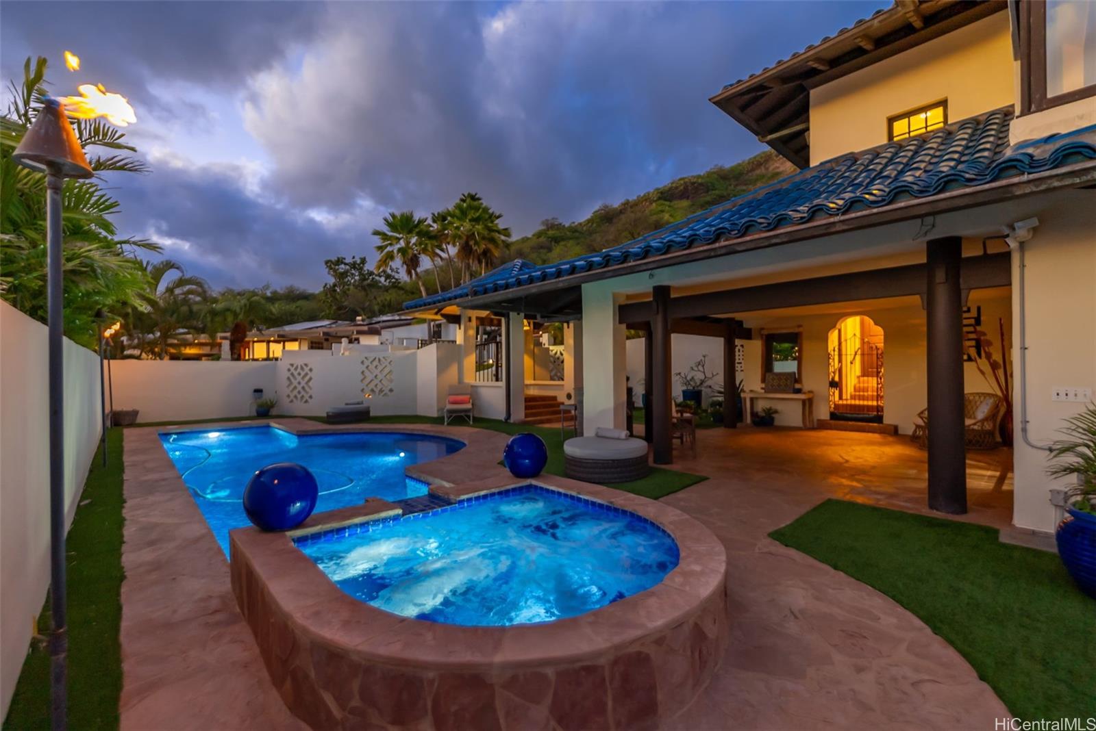 2999  Makalei Place Diamond Head, Diamond Head home - photo 2 of 25