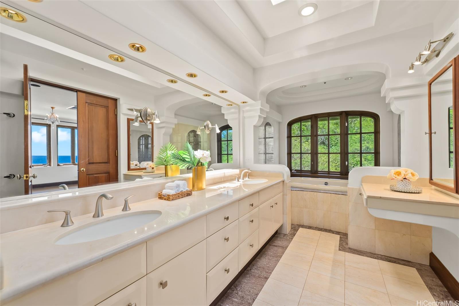 2999  Makalei Place Diamond Head, Diamond Head home - photo 19 of 25