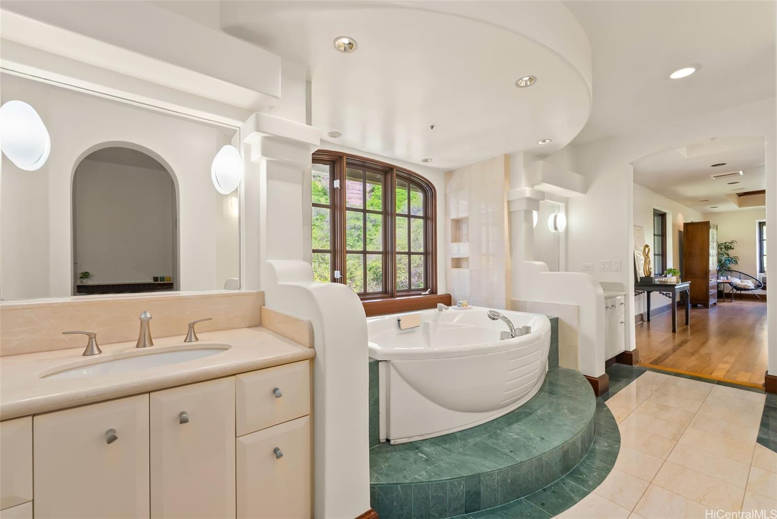 2999  Makalei Place Diamond Head, Diamond Head home - photo 21 of 25