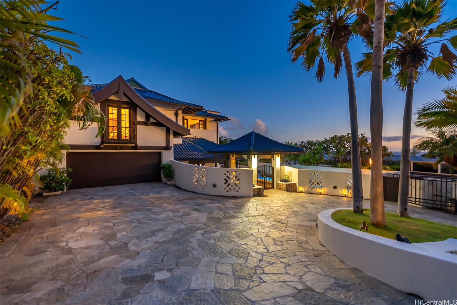 2999  Makalei Place Diamond Head, Diamond Head home - photo 4 of 25