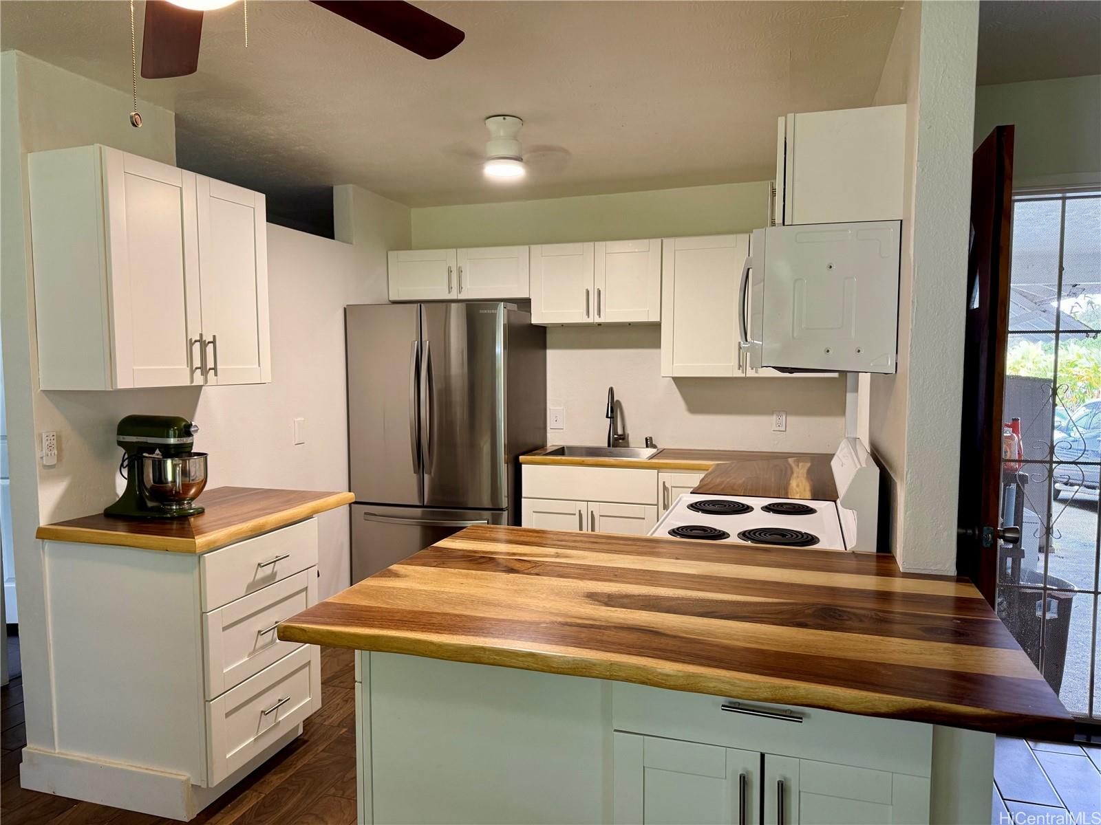 300 Karsten Dr WAHIAWA - Rental - photo 2 of 13