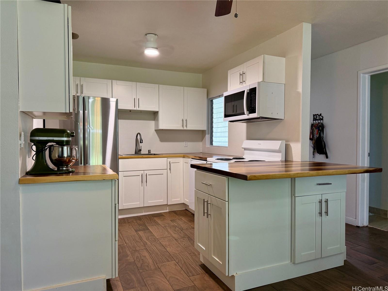 300 Karsten Dr WAHIAWA - Rental - photo 4 of 13