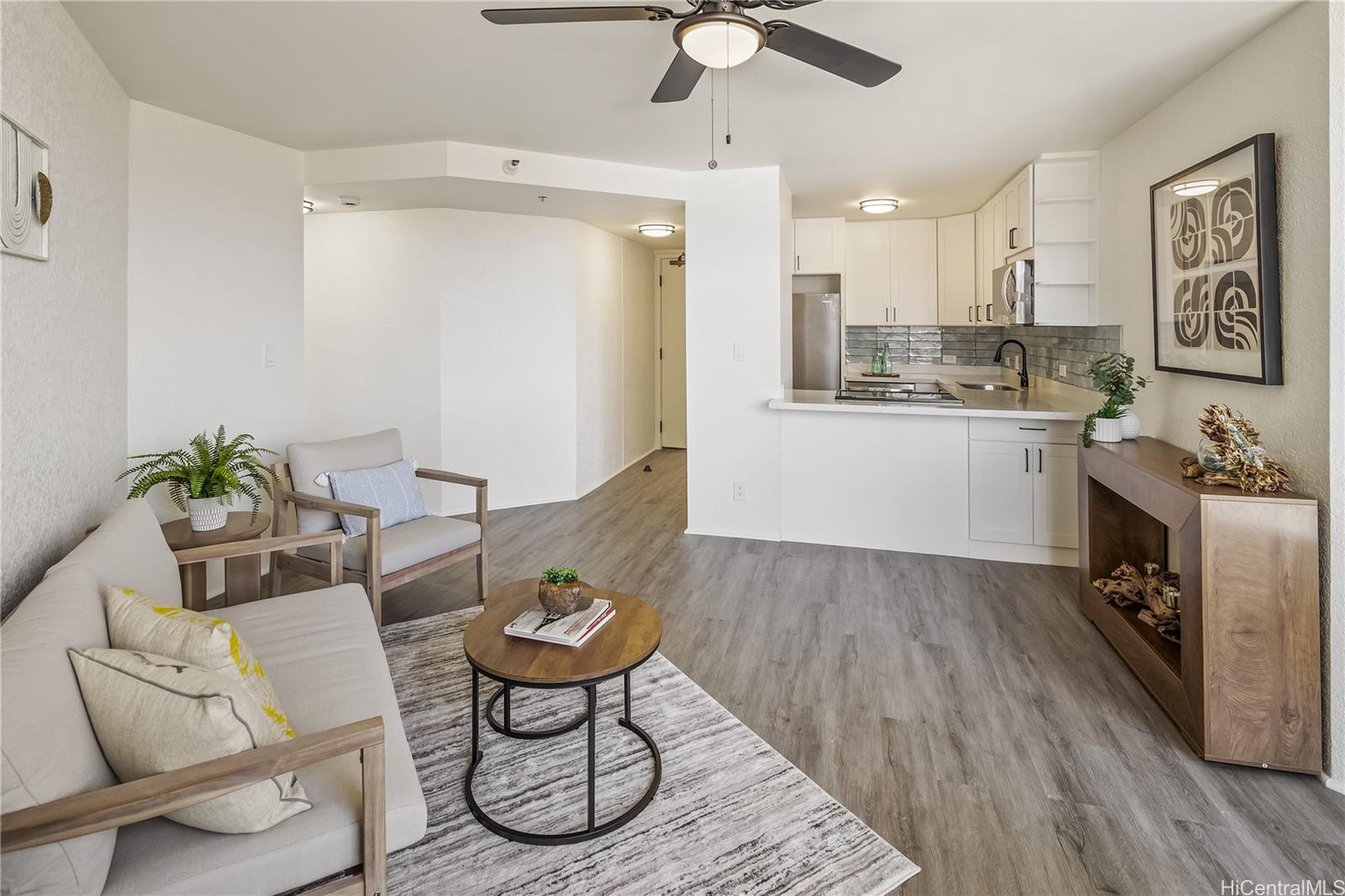 Liliuokalani Gardens condo # 1815, Honolulu, Hawaii - photo 2 of 25